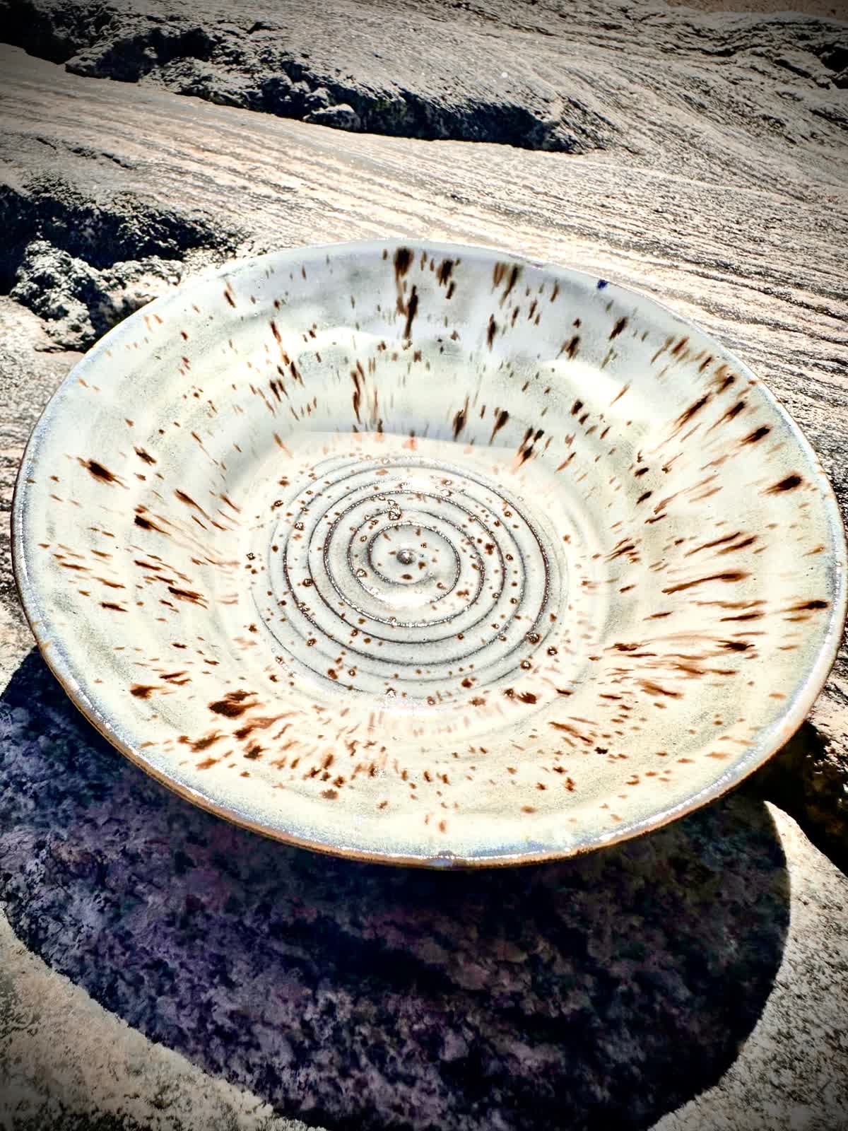 Skål i handdrejad keramik från Älvflor